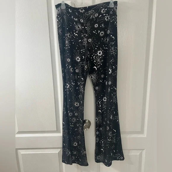 Black Galaxy Flare Leggings - Picture 5 of 6